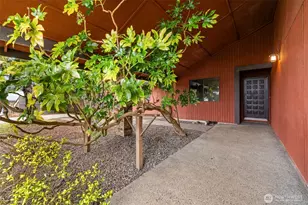 210 E Hawthorne Pl, Port Angeles, WA 98362 - Photo 2