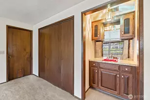 210 E Hawthorne Pl, Port Angeles, WA 98362 - Photo 14