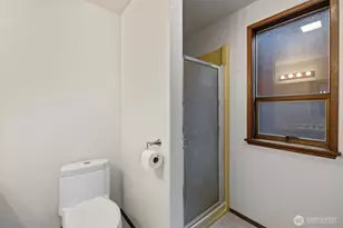 210 E Hawthorne Pl, Port Angeles, WA 98362 - Photo 18