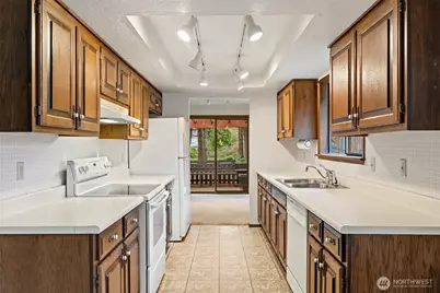 210 E Hawthorne Place, Port Angeles, WA 98362 - Photo 8