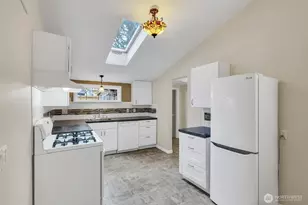 13722 Interlake Ave N, Seattle, WA 98133 - Photo 12