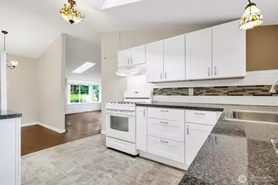 13722 Interlake Avenue N, Seattle, WA 98133 - Photo 14