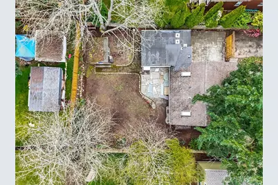 13722 Interlake Avenue N, Seattle, WA 98133 - Photo 32