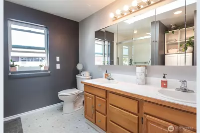 4258 Whitman Avenue N, Seattle, WA 98103 - Photo 6