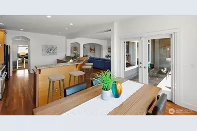 8696 Island Drive S, Seattle, WA 98118 - Photo 14