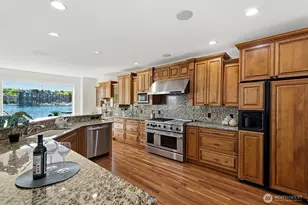 8696 Island Dr S, Seattle, WA 98118 - Photo 12