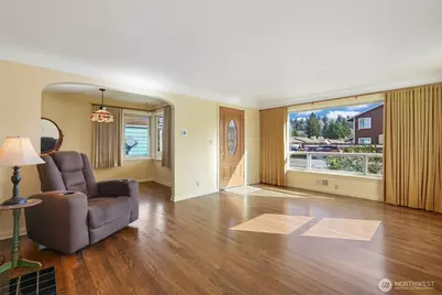 111 R Street SE, Auburn, WA 98002 - Photo 2