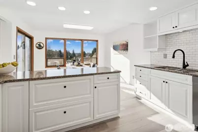 11640 100th Avenue NE #304, Kirkland, WA 98034 - Photo 6