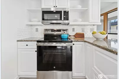 11640 100th Avenue NE #304, Kirkland, WA 98034 - Photo 8