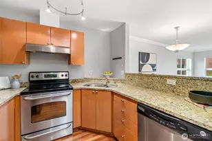 621 5th Ave N, Seattle, WA 98109 - Photo 14