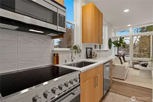 722 N 36th St, Seattle, WA 98103 - Photo 10