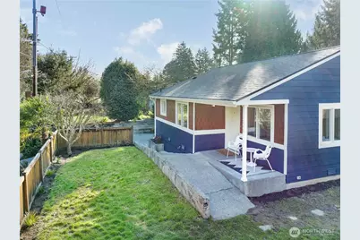 1049 S 112th Street, Seattle, WA 98168 - Photo 2