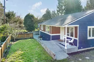 1049 S 112th St, Seattle, WA 98168 - Photo 2