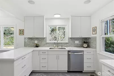 1049 S 112th Street, Seattle, WA 98168 - Photo 10