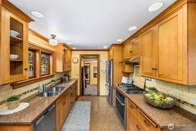 4006 NE 38th Street, Seattle, WA 98105 - Photo 20