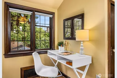 4006 NE 38th Street, Seattle, WA 98105 - Photo 32