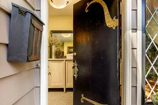 4006 NE 38th St, Seattle, WA 98105 - Photo 8