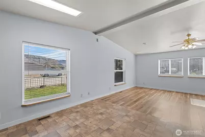 23 Hanna Avenue, Rock Island, WA 98850 - Photo 8