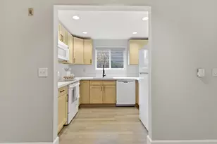 1400 Taylor Ave N, Seattle, WA 98109 - Photo 2