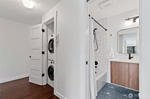 7850 Green Lake Dr N, Seattle, WA 98103 - Photo 18