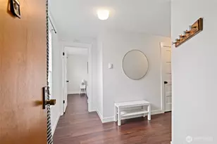 7850 Green Lake Dr N, Seattle, WA 98103 - Photo 2