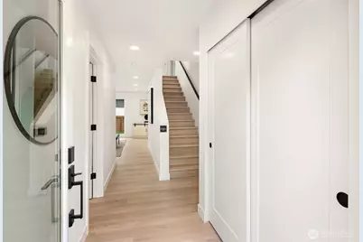 13548 39th Avenue NE, Seattle, WA 98125 - Photo 2