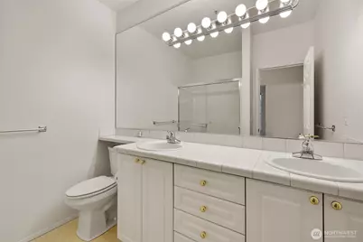 12712 Admiralty Way #E106, Everett, WA 98204 - Photo 10