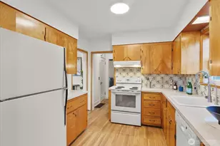 10740 Interlake Ave N, Seattle, WA 98133 - Photo 6