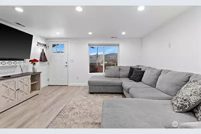 325 Eastmont Ave, East Wenatchee, WA 98802 - Photo 8