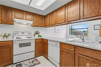 23001 Lakeview Dr #302, Mountlake Terrace, WA 98043 - Photo 10