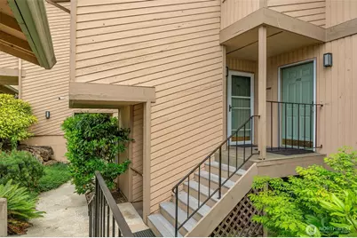 23001 Lakeview Dr #302, Mountlake Terrace, WA 98043 - Photo 2