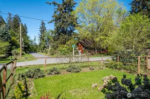 1516 Garden Ln, Freeland, WA 98249 - Photo 2