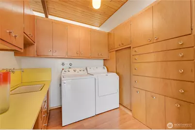 12895 Shorecrest Drive SW, Seattle, WA 98146 - Photo 18