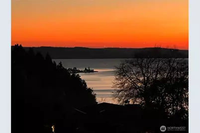 12895 Shorecrest Drive SW, Seattle, WA 98146 - Photo 2