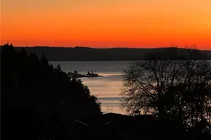 12895 Shorecrest Dr SW, Seattle, WA 98146 - Photo 2