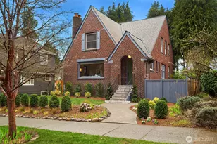 1216 NE 77th St, Seattle, WA 98115 - Photo 2