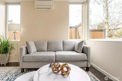 725 17th Avenue #Unit A, Seattle, WA 98122 - Photo 8