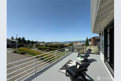 1621 Edgemoor Lane, Everett, WA 98203 - Photo 2