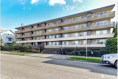 4444 44th Avenue SW #405, Seattle, WA 98116 - Photo 2