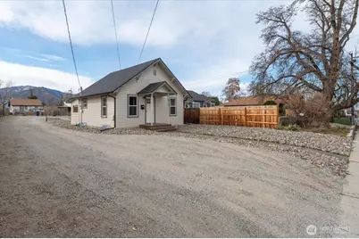 910 Walker Avenue, Wenatchee, WA 98801 - Photo 1