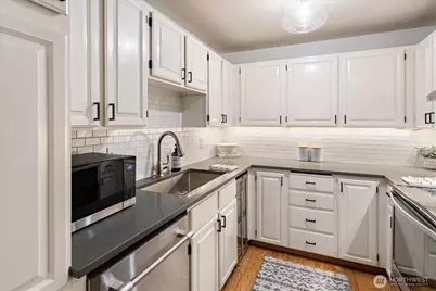 3820 NE 155th Place #403, Lake Forest Park, WA 98155 - Photo 8