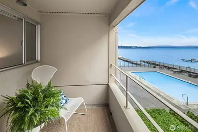 1600 43rd Avenue E #212, Seattle, WA 98112 - Photo 2