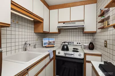 1600 43rd Avenue E #212, Seattle, WA 98112 - Photo 20