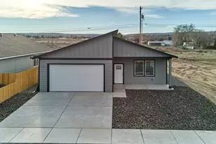 721 S Aster St, Soap Lake, WA 98851 - Photo 1