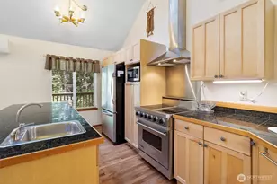 7036 Rainier Way, Glacier, WA 98244 - Photo 10