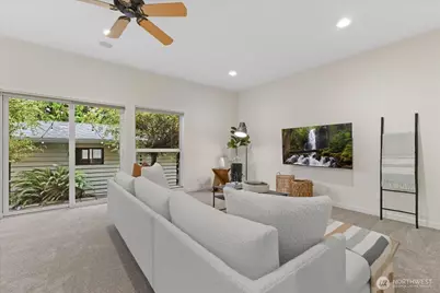 221 8th Avenue W, Kirkland, WA 98033 - Photo 12