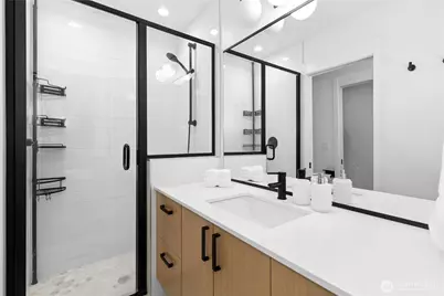 10354 Wallingford Avenue N #B, Seattle, WA 98133 - Photo 16