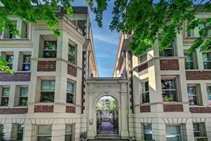 125 Warren Ave N, Seattle, WA 98109 - Photo 2