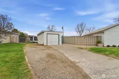 2707 W 6th Place, Kennewick, WA 99336 - Photo 30