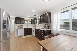 2707 W 6th Pl, Kennewick, WA 99336 - Photo 8